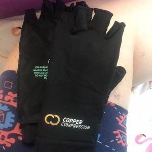 Copper compression gloves